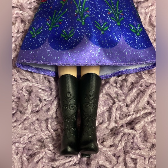 Frozen Bundle - Elsa & Anna dolls ❄️ 🏰 - Picture 7 of 15